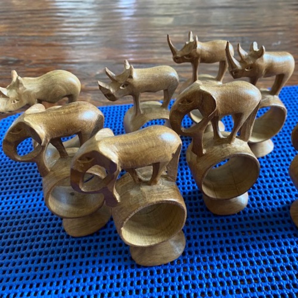 Vintage * 8 HANDCARVED African NAPKIN HOLDERS * 4 ELEPHANTS + 4 RHINOCEROS * EUC